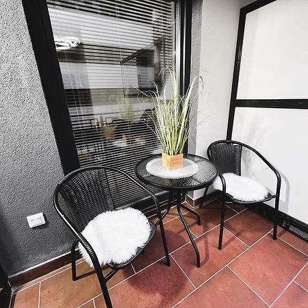 Luxe Central Studio With Pool, Parking & Ac Budapest Exterior foto