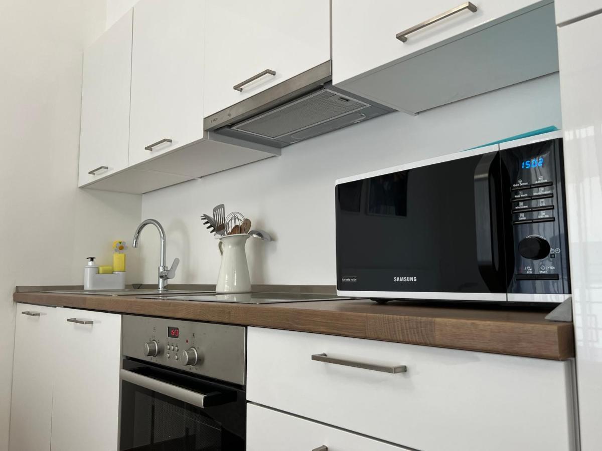 Luxe Central Studio With Pool, Parking & Ac Budapest Exterior foto