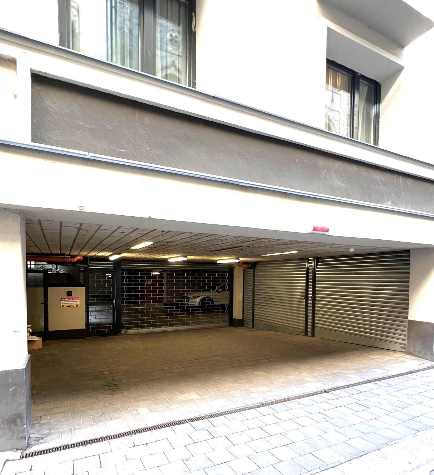 Luxe Central Studio With Pool, Parking & Ac Budapest Exterior foto