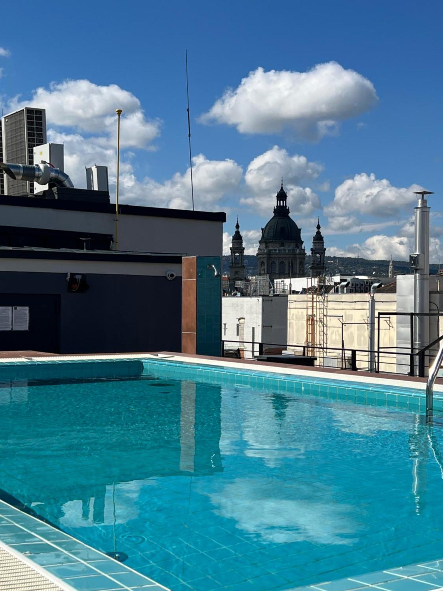 Luxe Central Studio With Pool, Parking & Ac Budapest Exterior foto