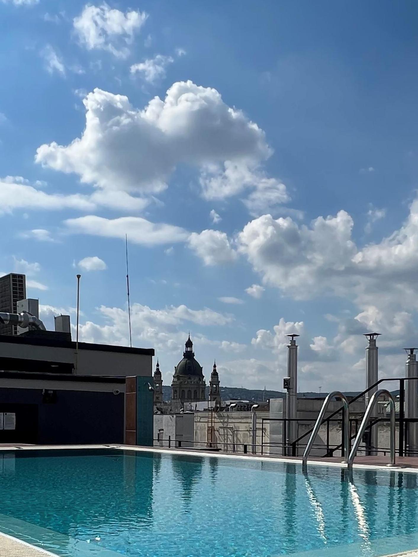 Luxe Central Studio With Pool, Parking & Ac Budapest Exterior foto